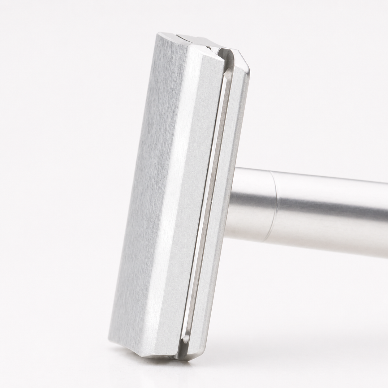 RAZEL One™ + 5 wymiennych żyletek GRATIS